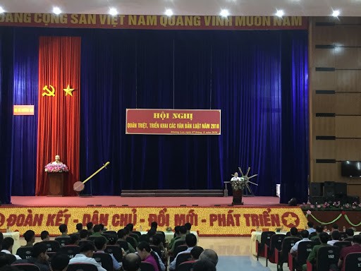 UBND thị xã Mường Lay tổ chức Hội nghị quán triệt, triển khai các văn bản luật năm 2018